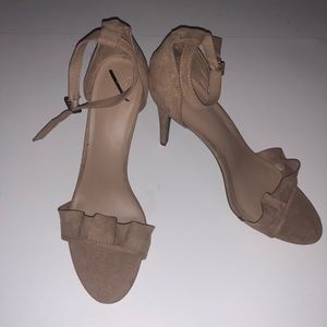 Woman’s heels size 11